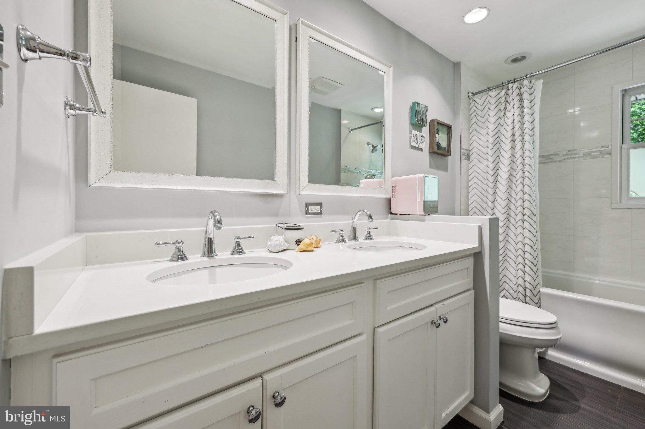 LORCOM GROVE - Residential