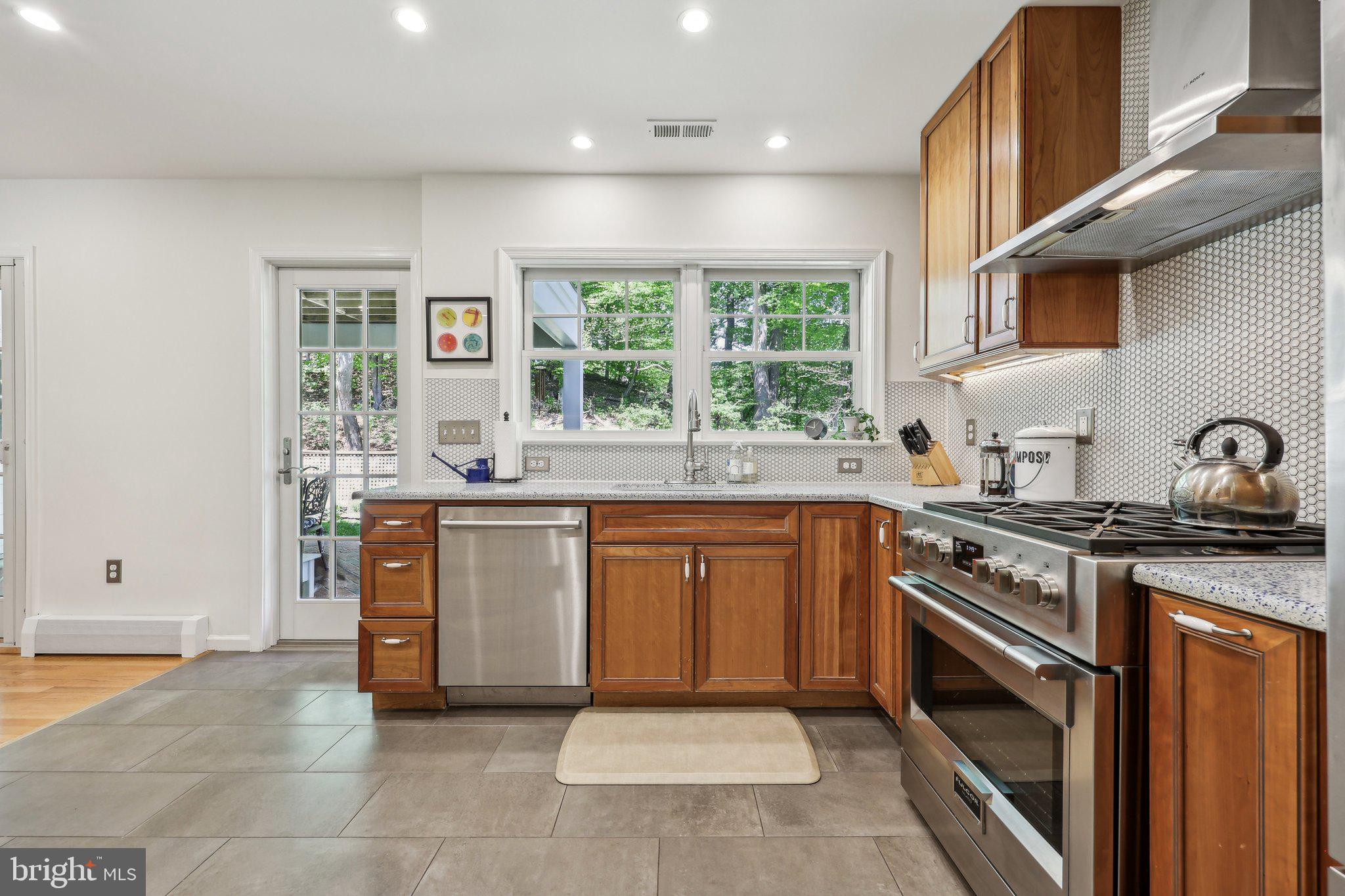 LORCOM GROVE - Residential