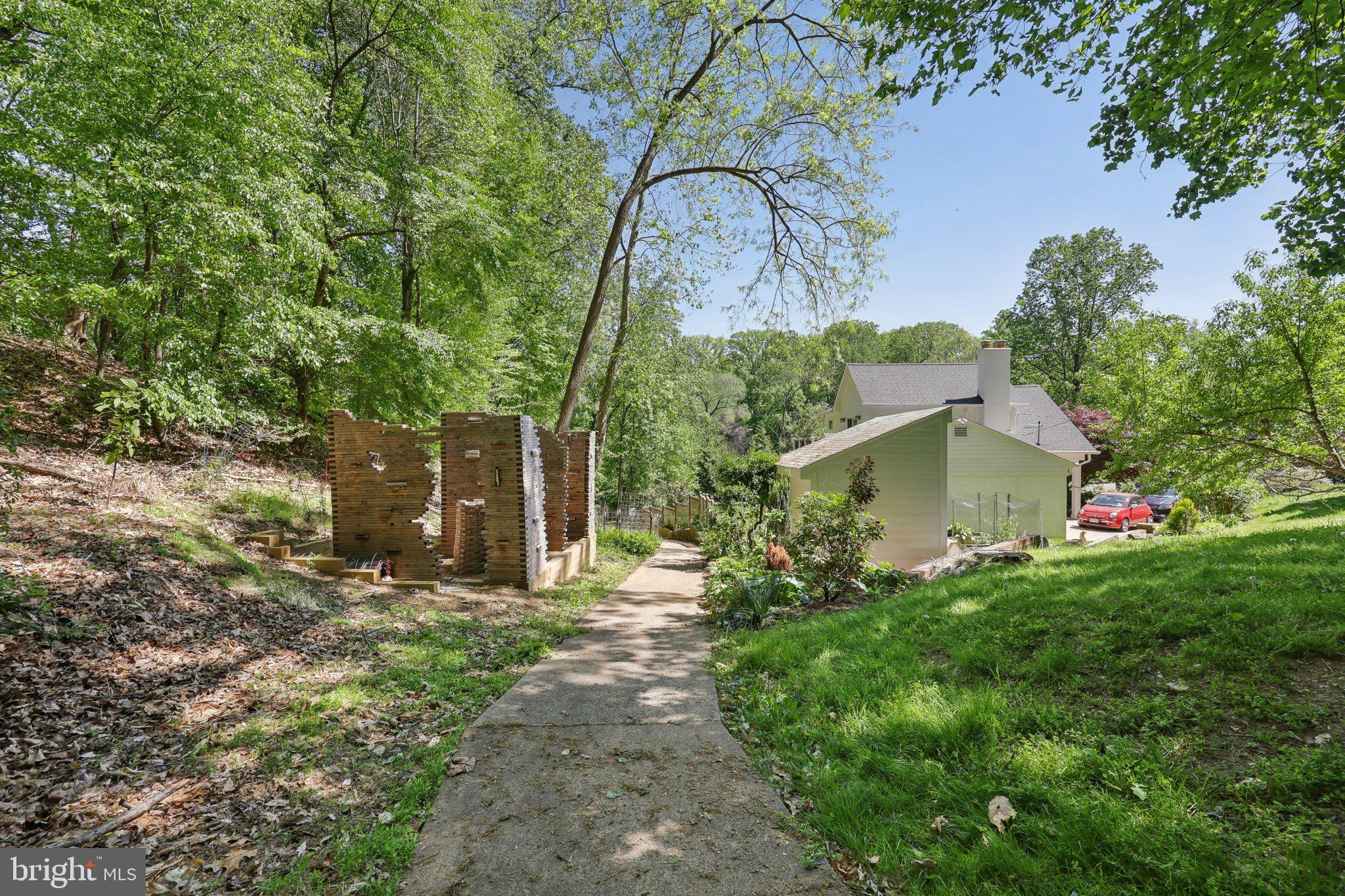 LORCOM GROVE - Residential