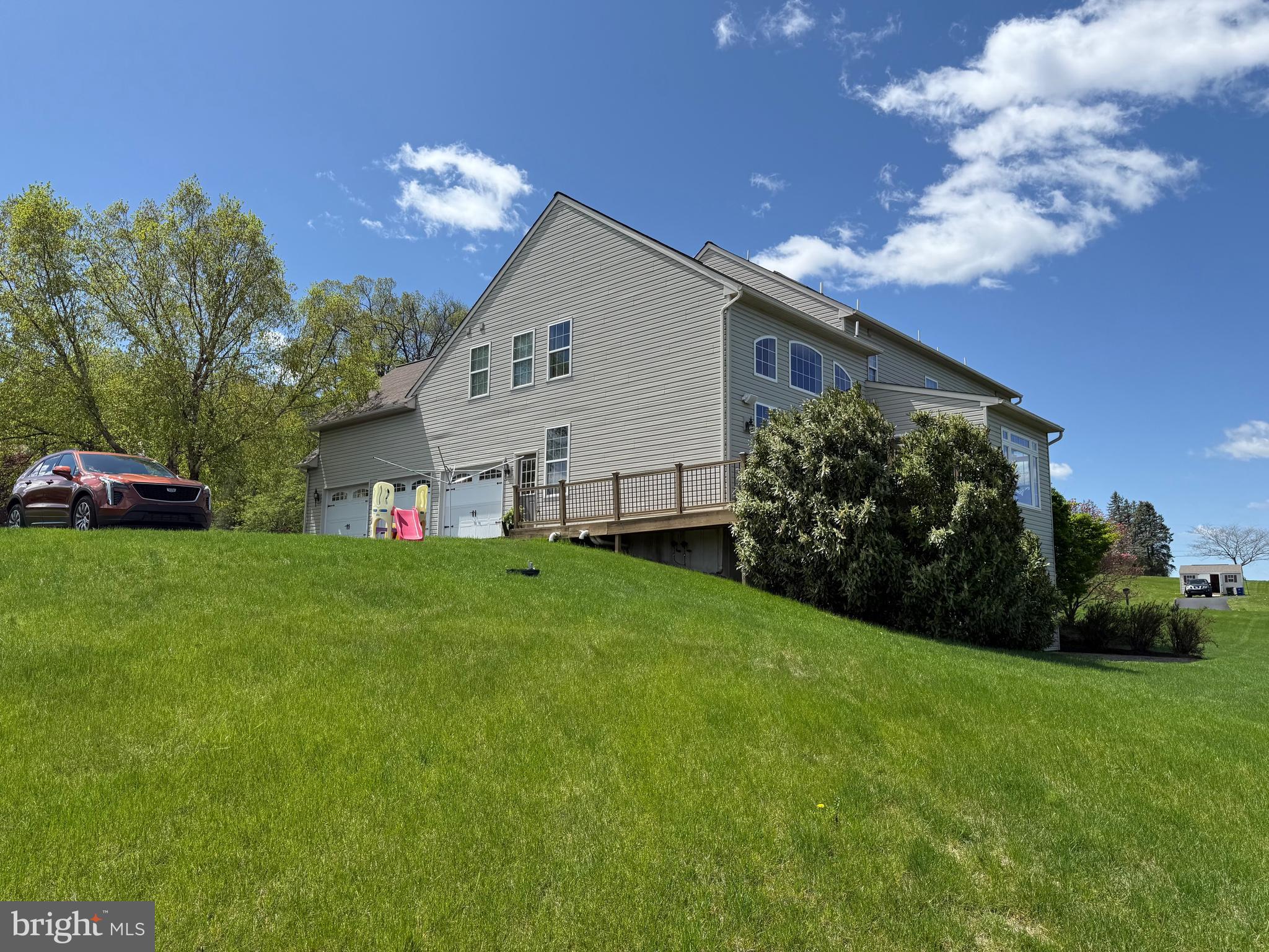 230 EAGLEVIEW DRIVE