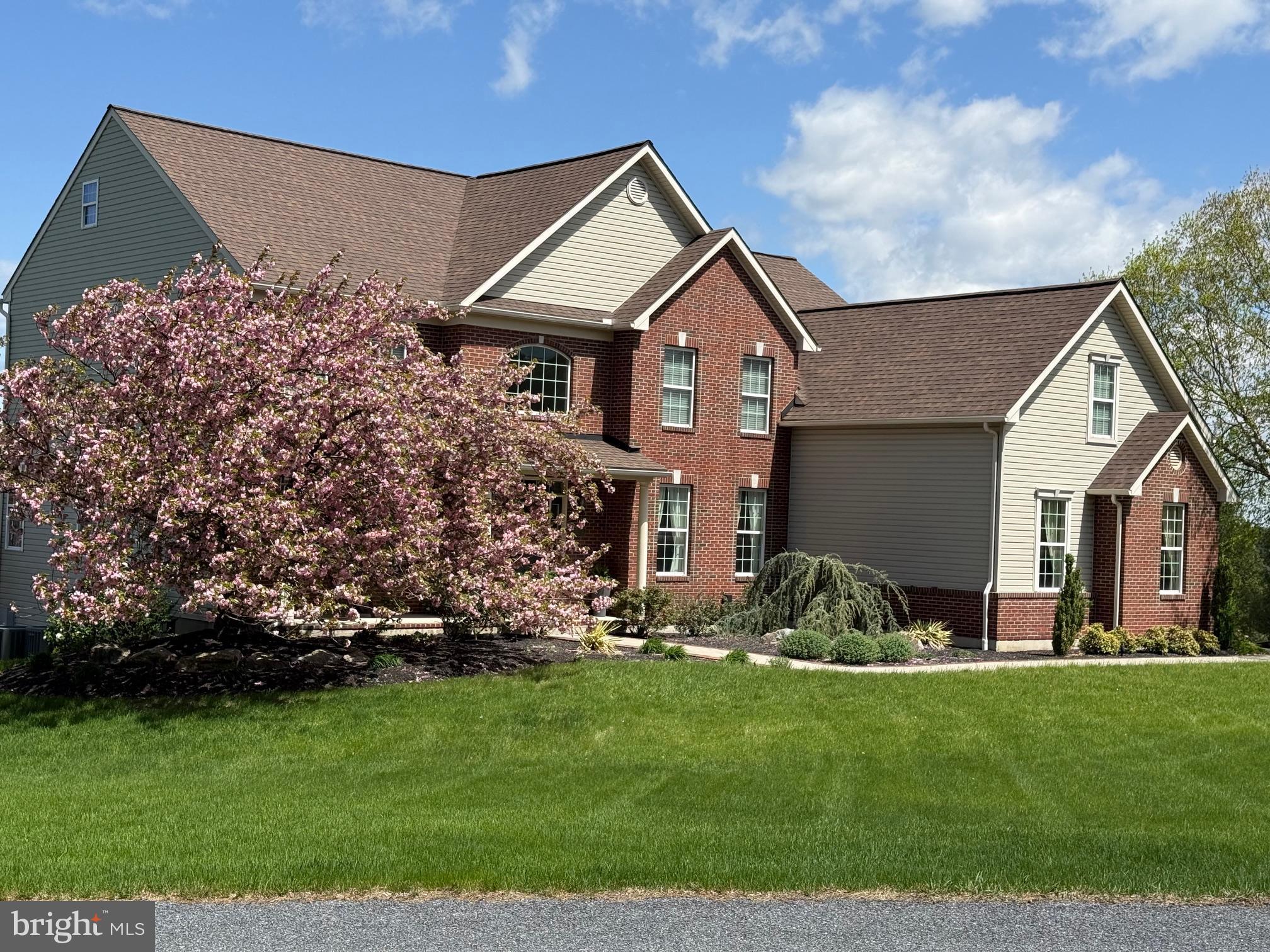 230 EAGLEVIEW DRIVE