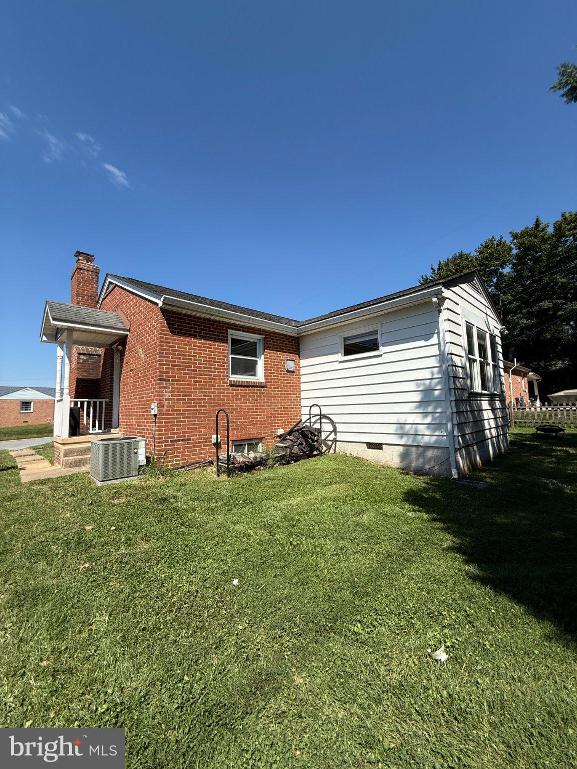 912 SHAWNEE DRIVE