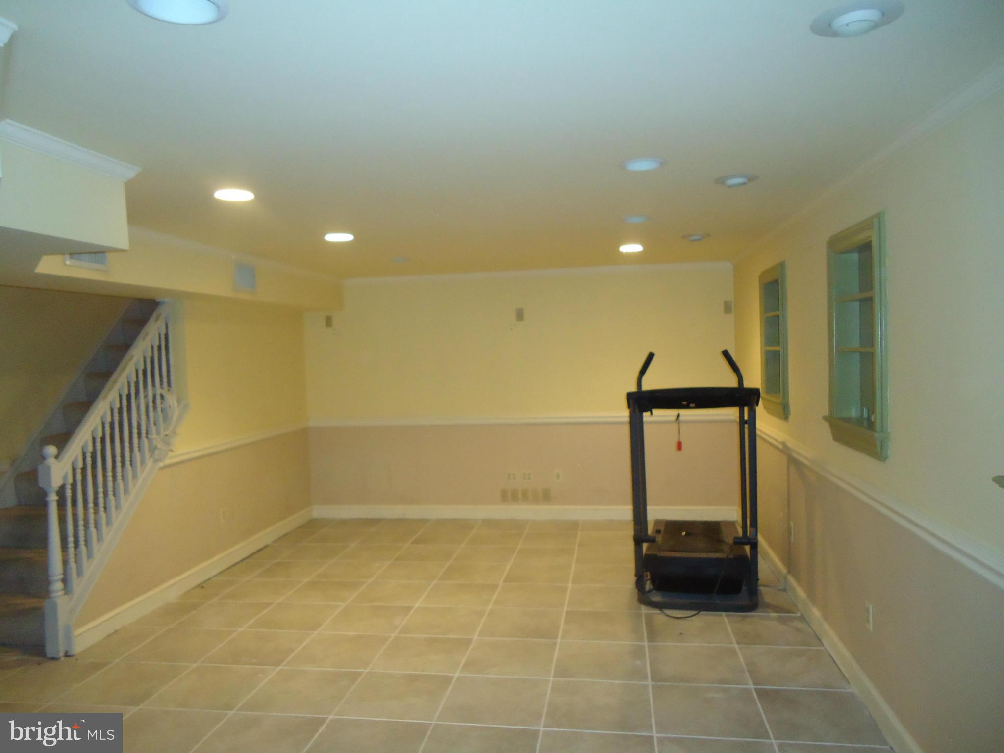 KNOLLWOOD - Residential Lease