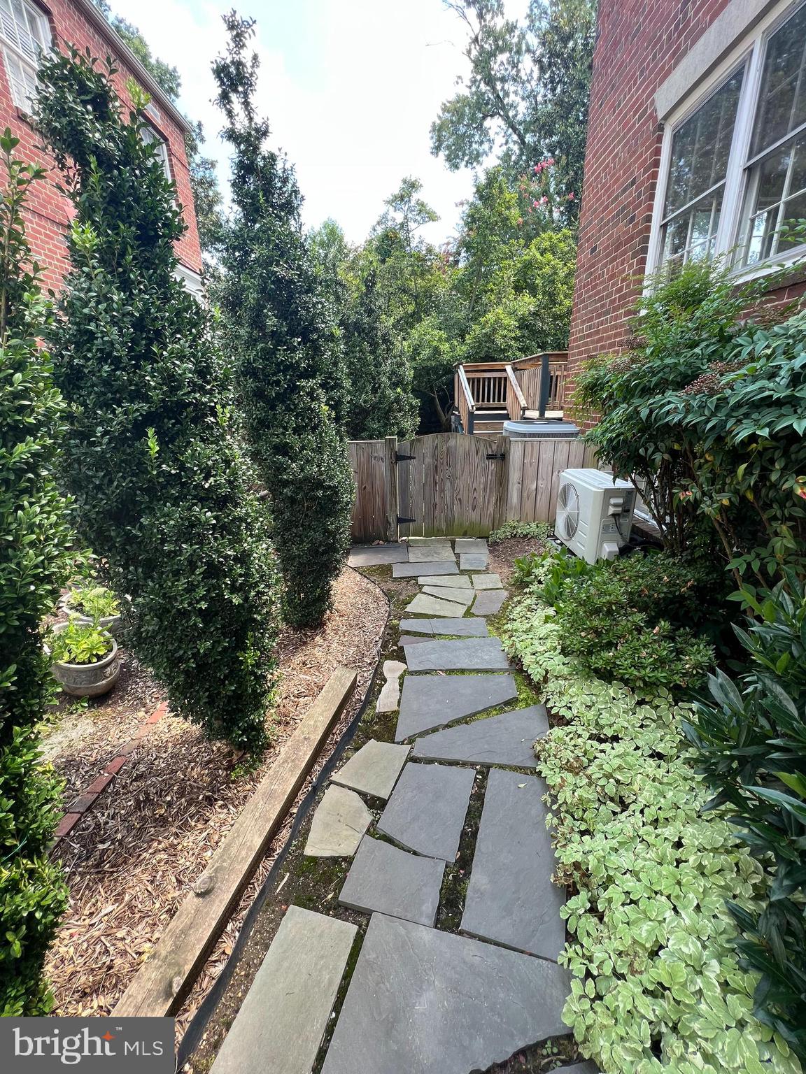 YATES GARDENS - Residential Lease