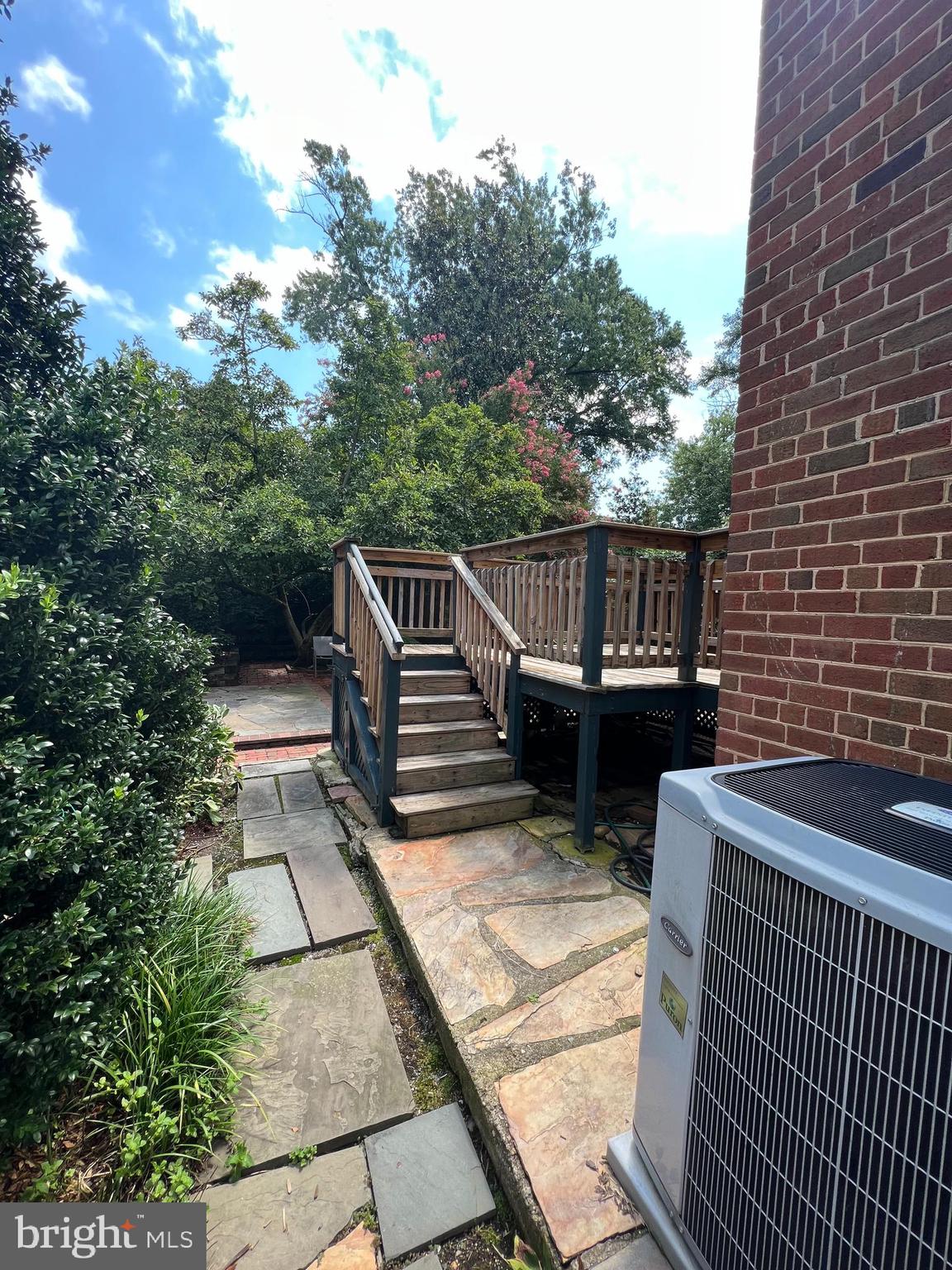 YATES GARDENS - Residential Lease