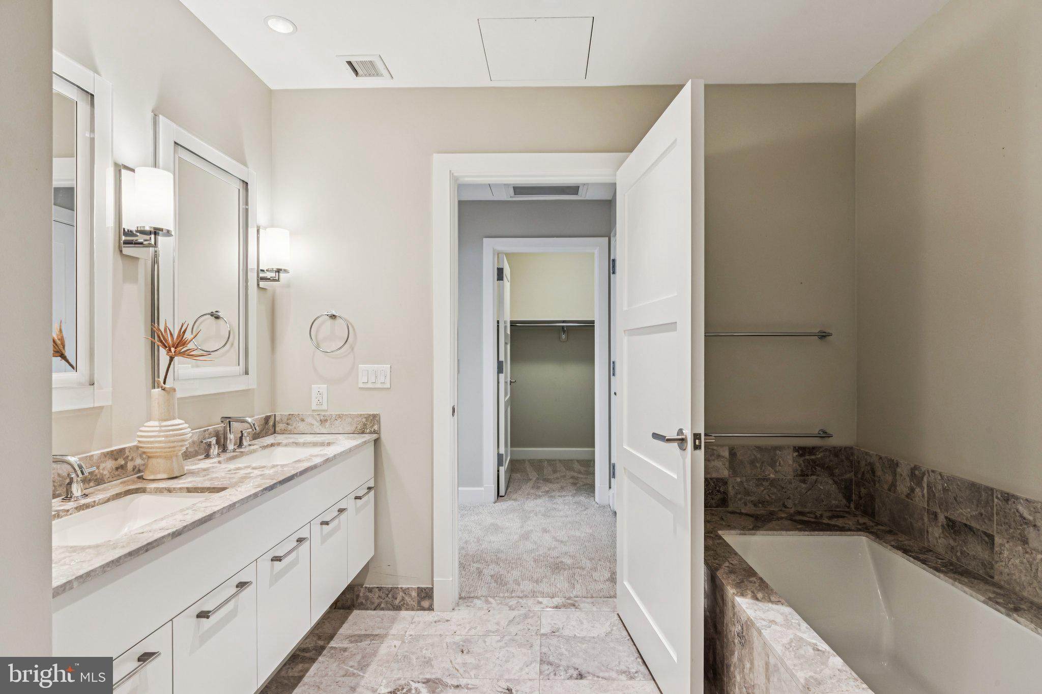 AVENUE OF THE ARTS - Residential