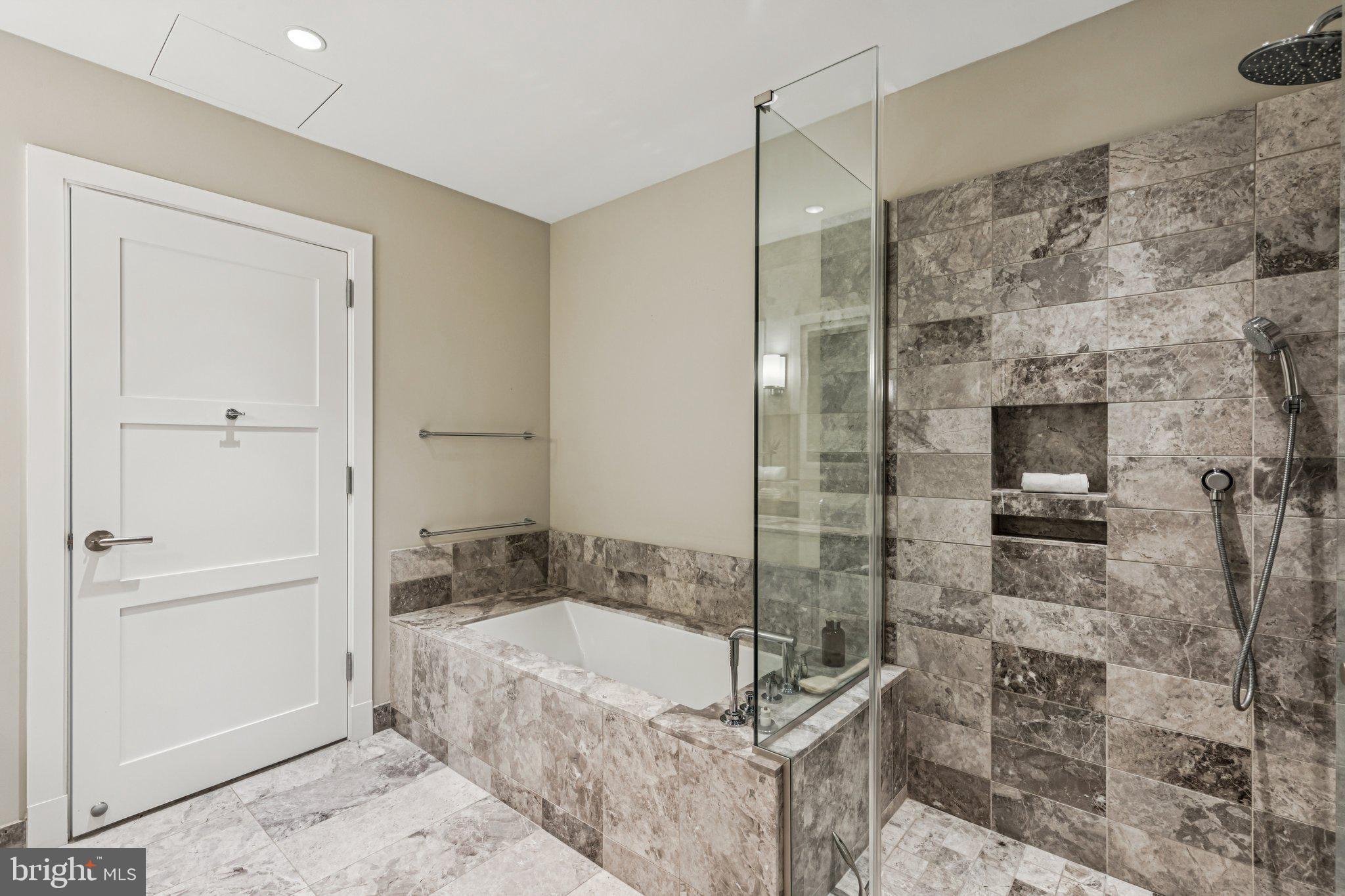 AVENUE OF THE ARTS - Residential