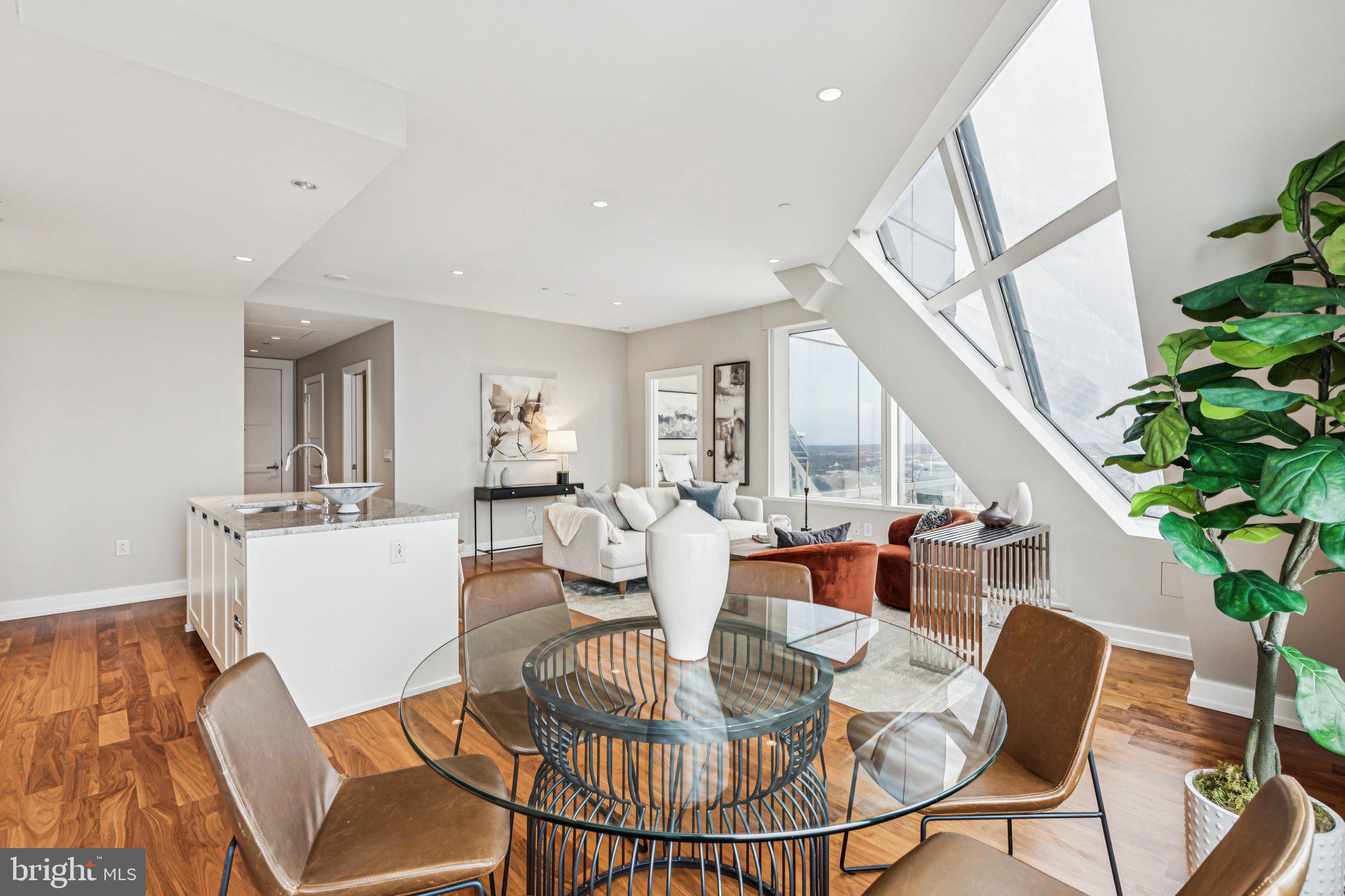 AVENUE OF THE ARTS - Residential