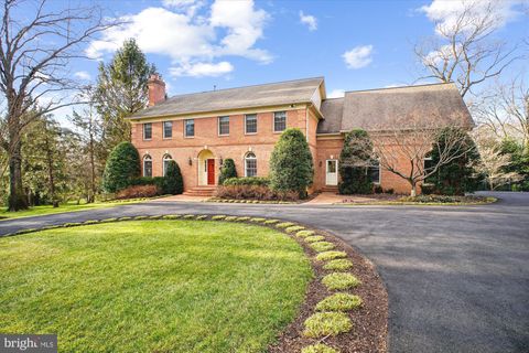 Photo of 8405 Honeywood Court, MCLEAN, VA 22102 (MLS # VAFX2285218)