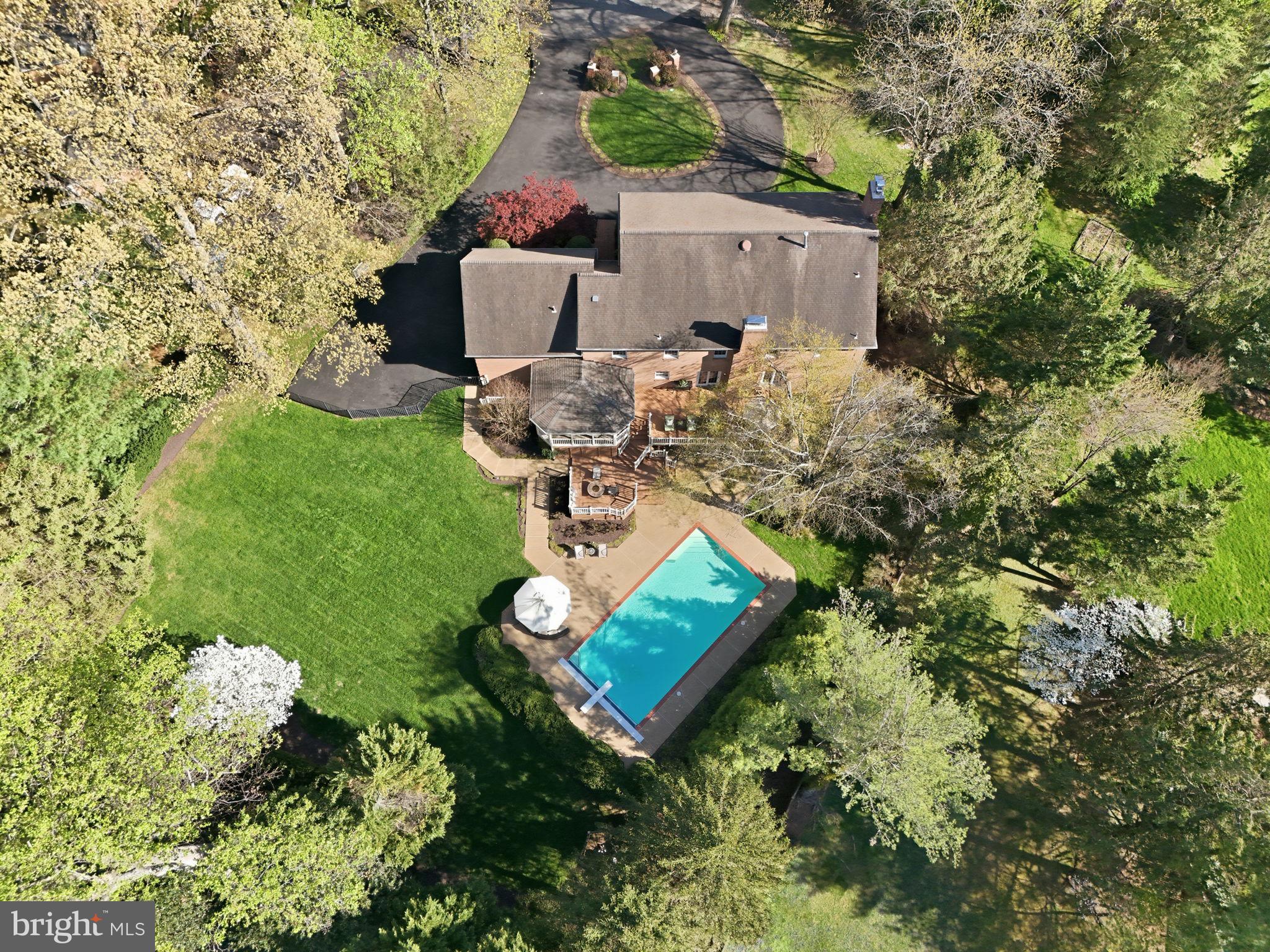 8405 HONEYWOOD COURT