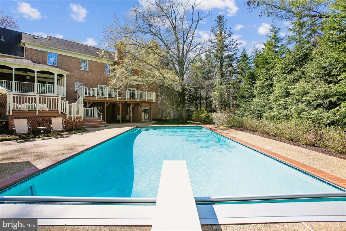 8405 HONEYWOOD COURT