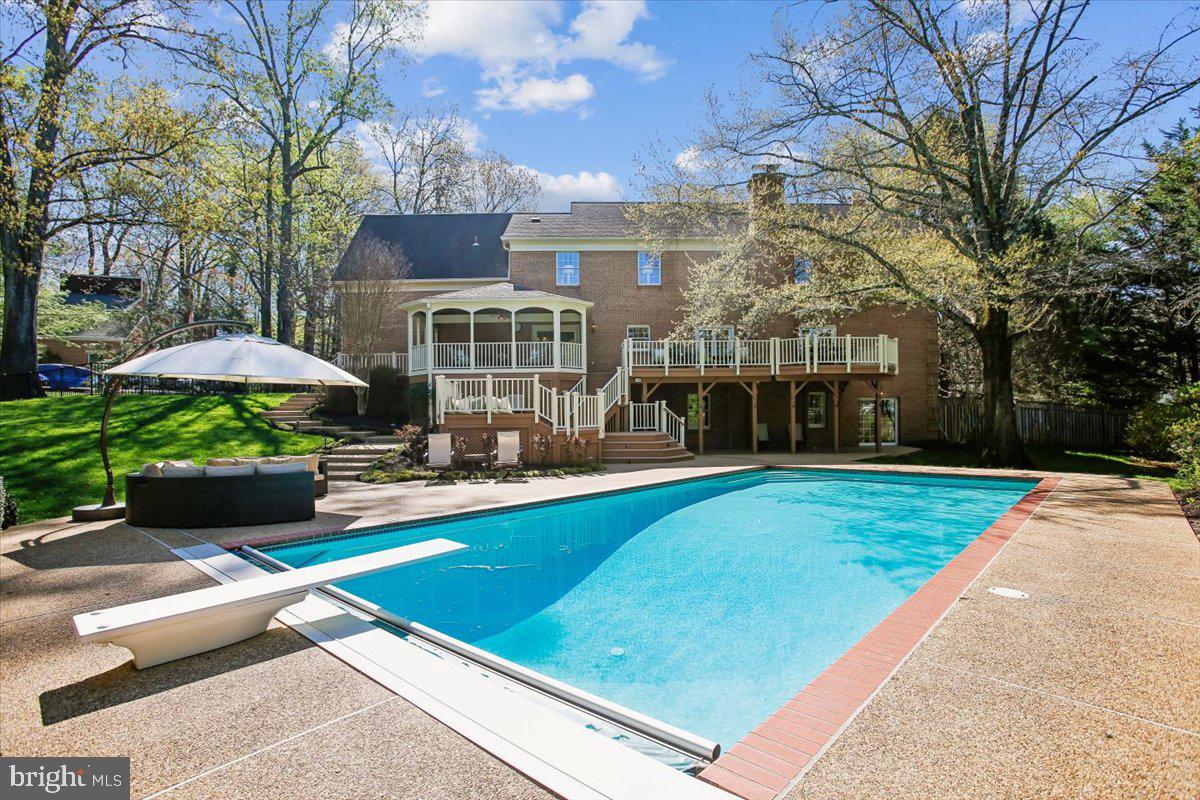 8405 HONEYWOOD COURT