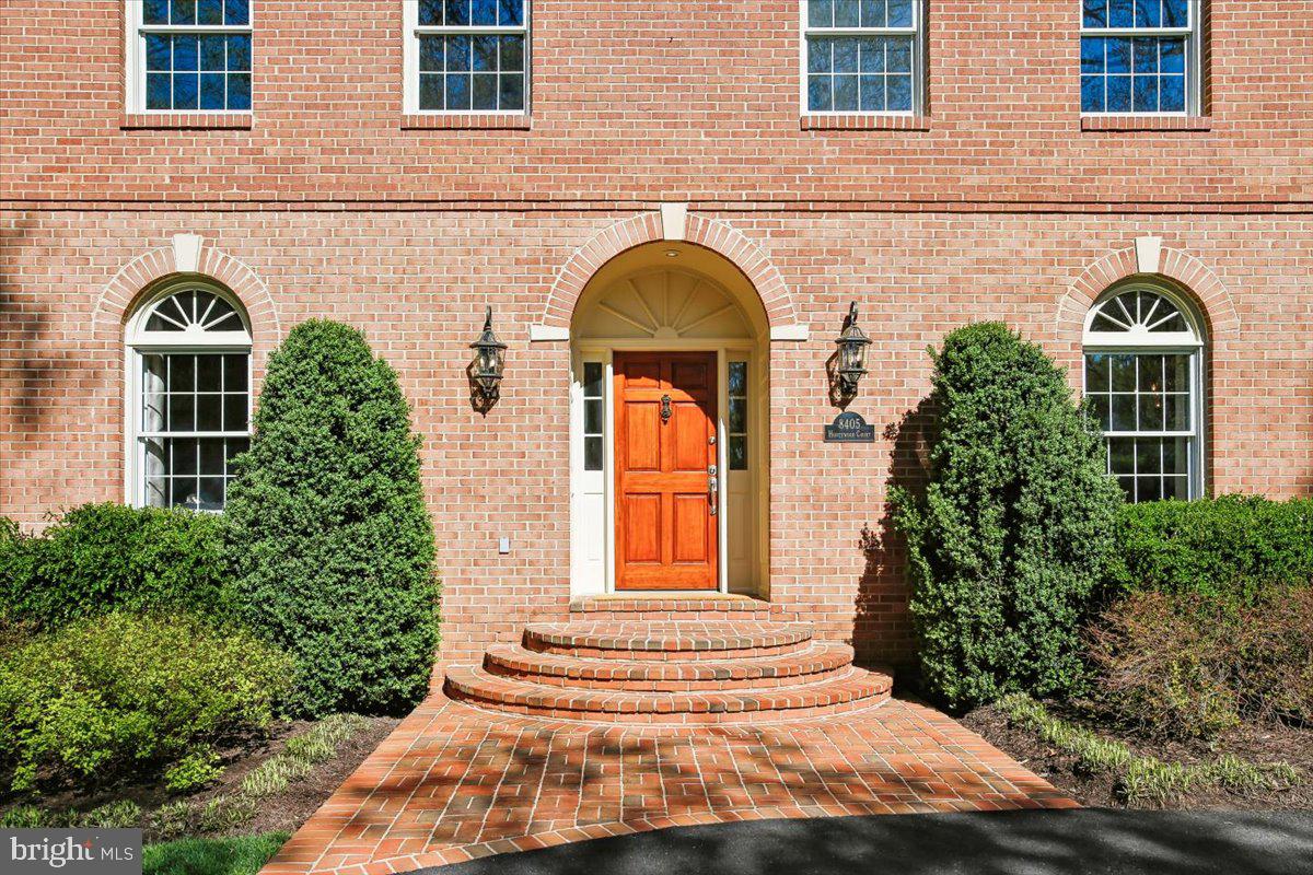 8405 HONEYWOOD COURT