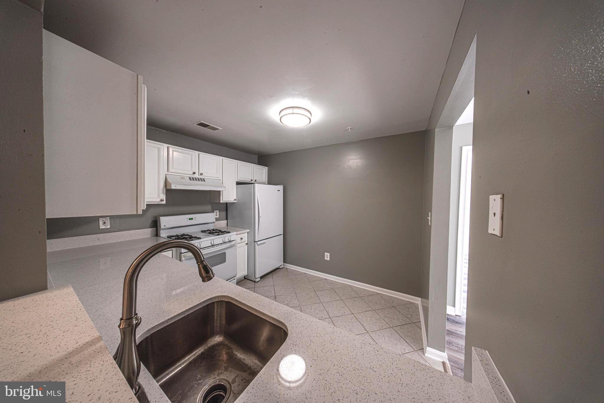 SUMMERHOUSE CONDO - Residential