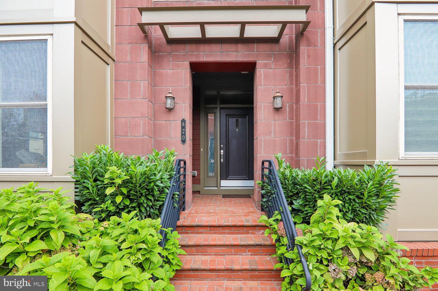 620 E HOWELL AVENUE 102
