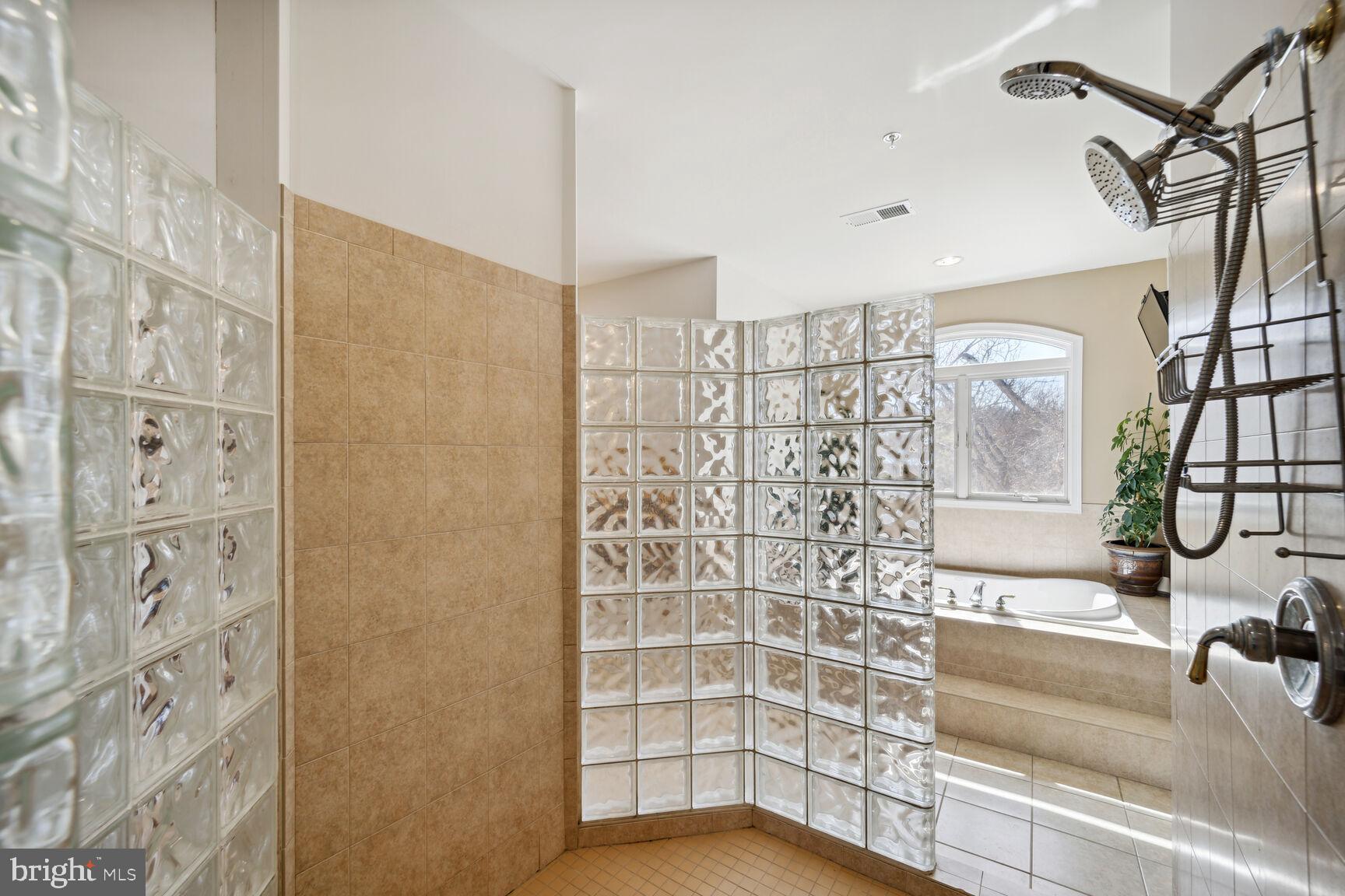 TANTALLON ON THE POTOMAC - Residential