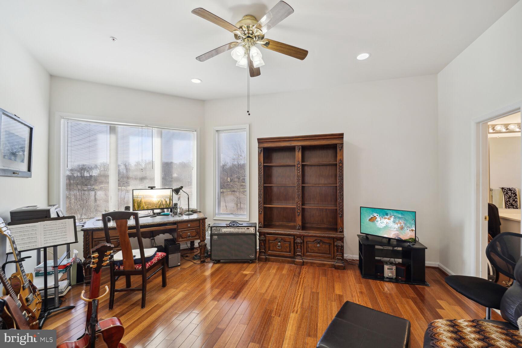 TANTALLON ON THE POTOMAC - Residential