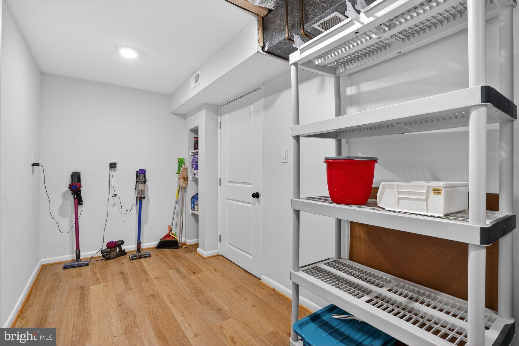 RESTON - Residential