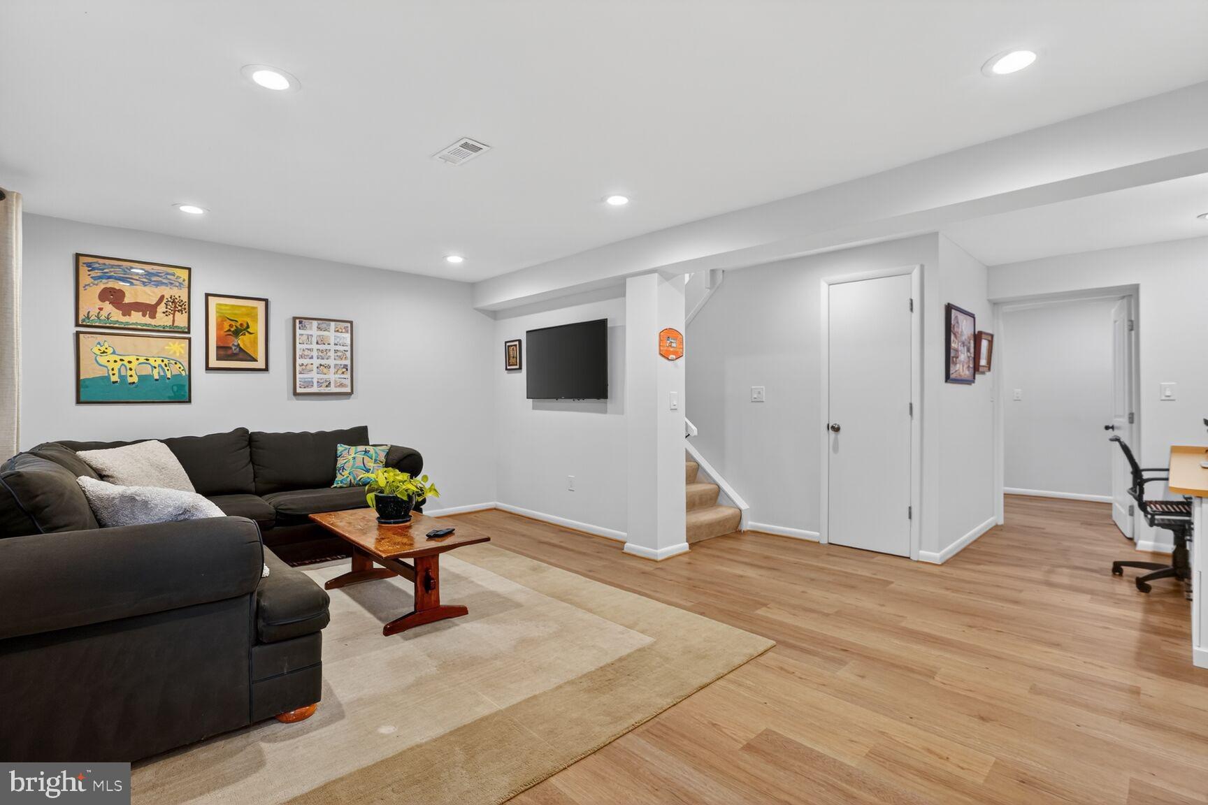 RESTON - Residential