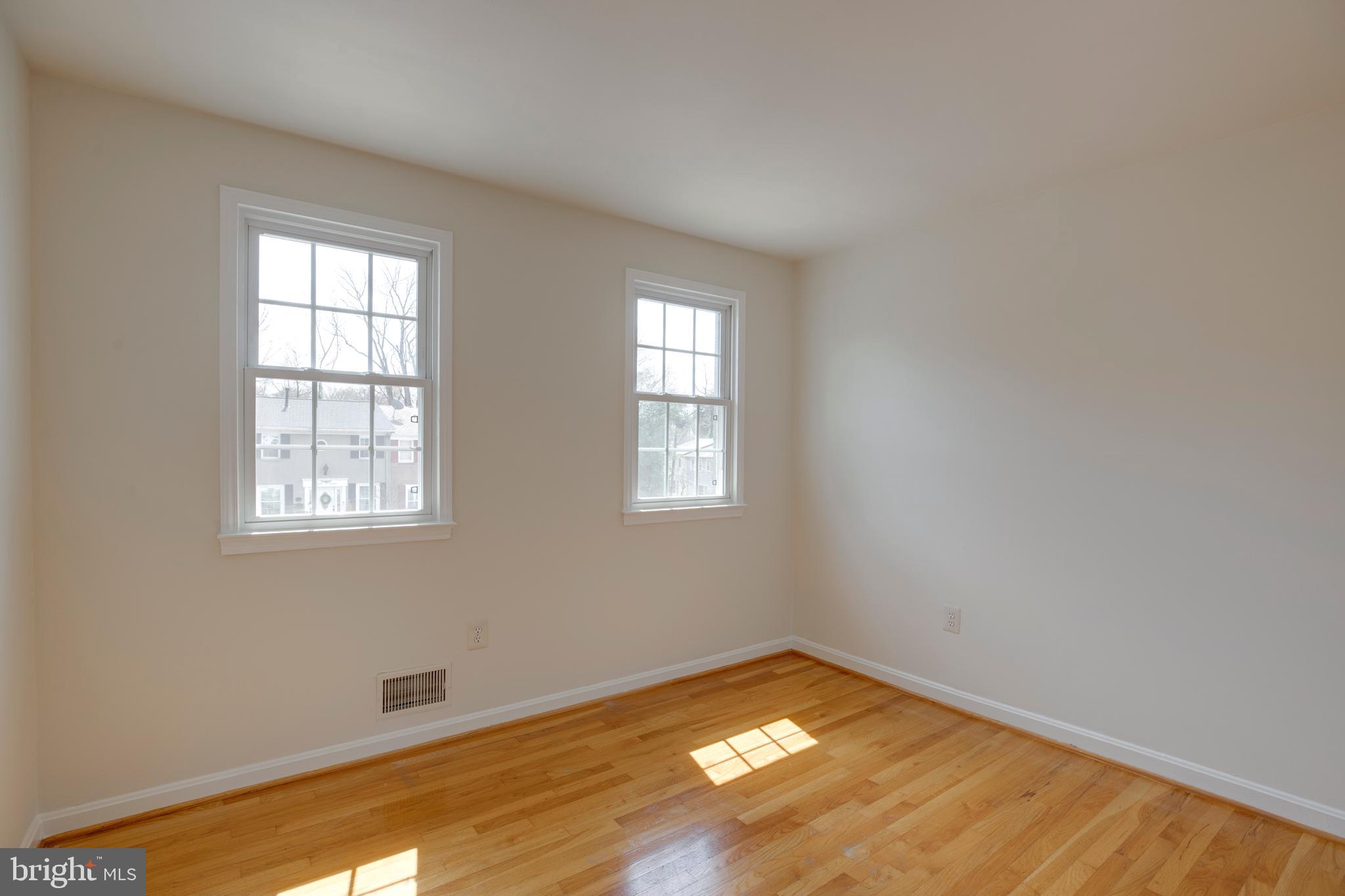 GREENWICH - Residential