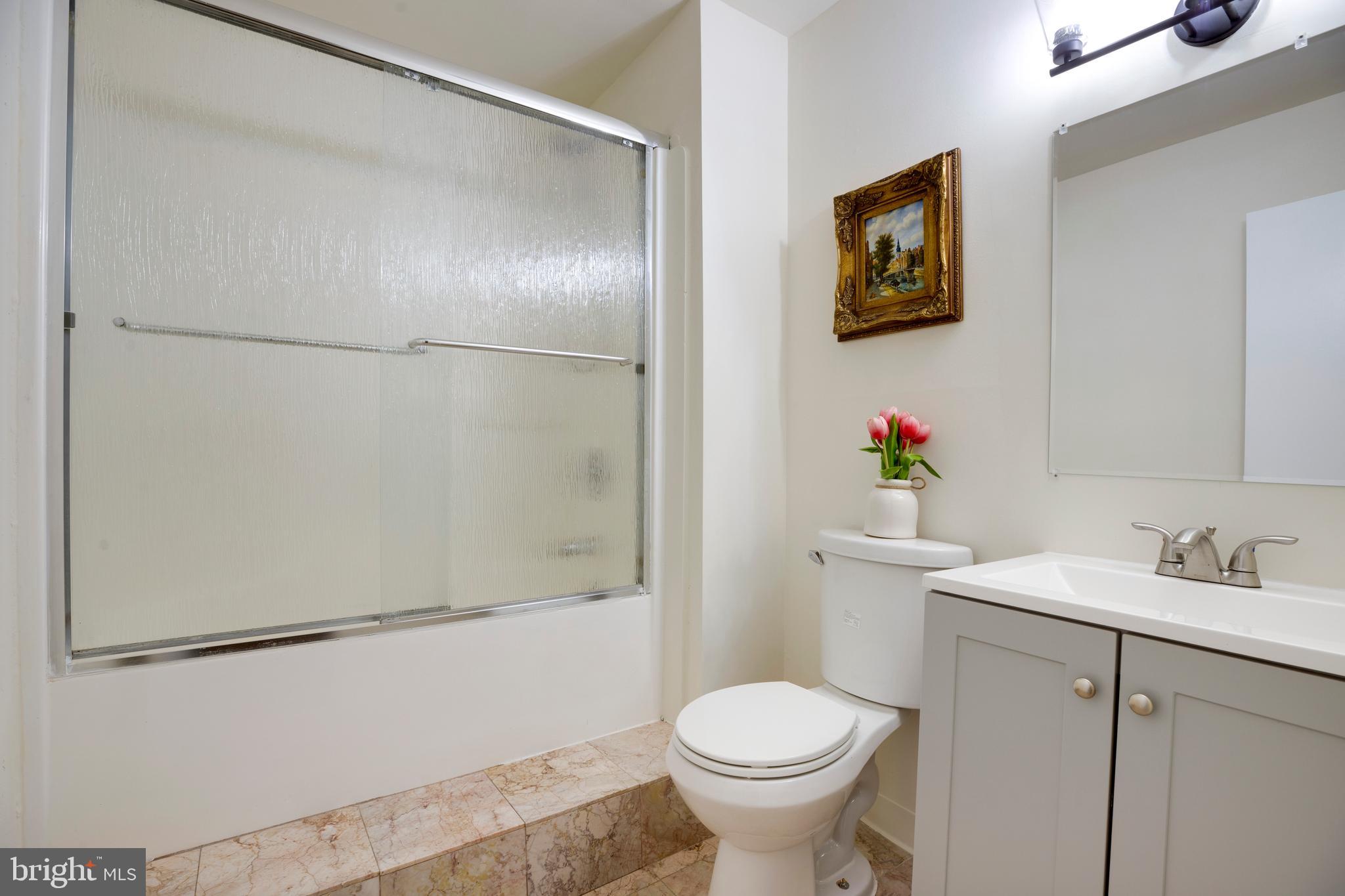 GREENWICH - Residential