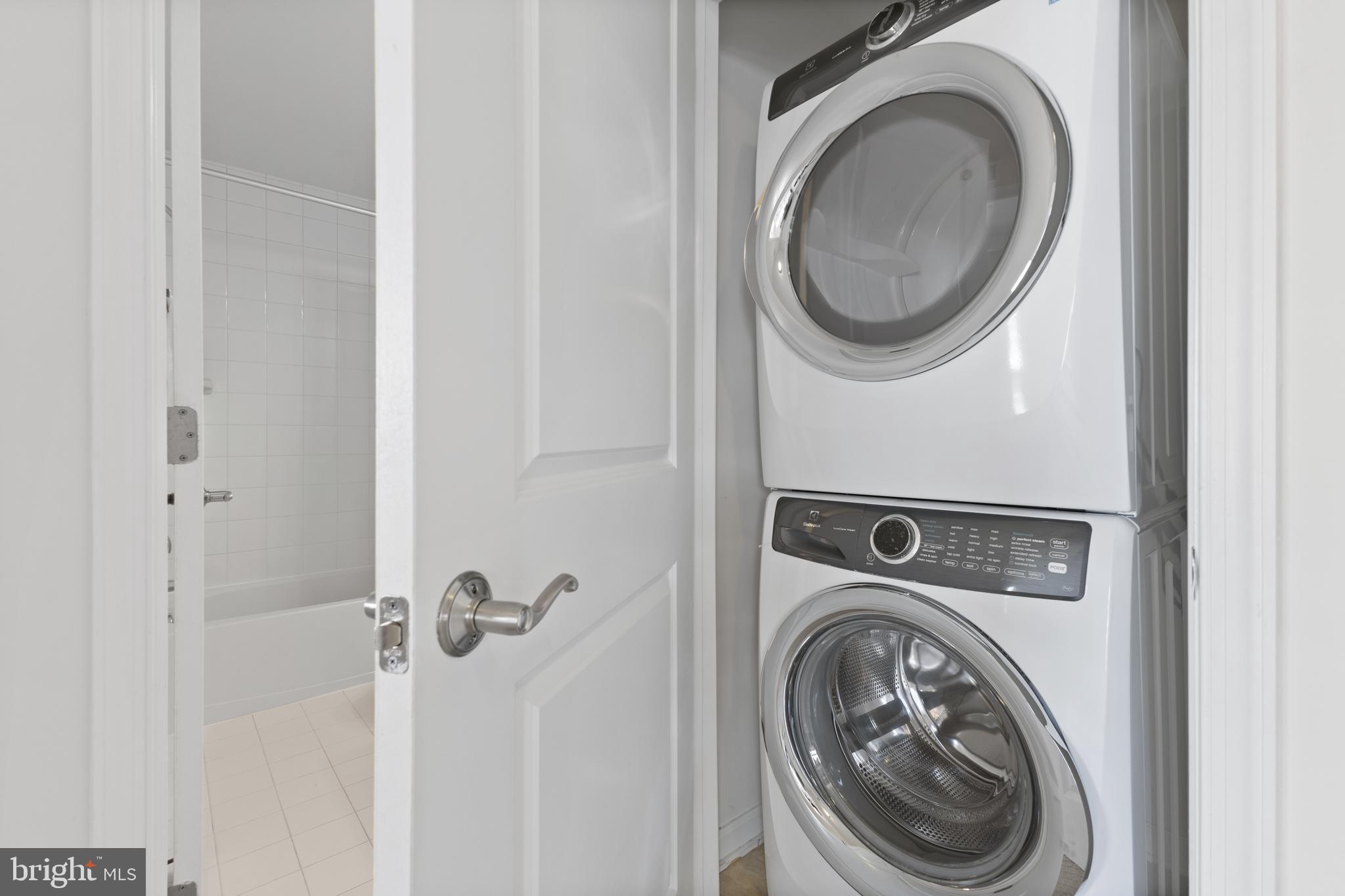 PARKSIDE AT WESTPHALIA - Residential