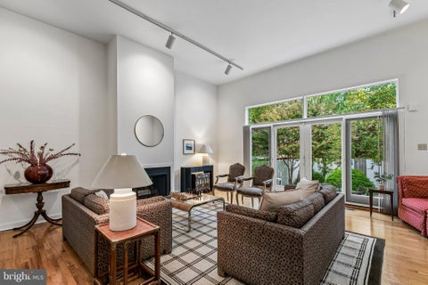 Townhouse For Sale - 2030 Mount Vernon Street<br/> PHILADELPHIA, PA 19130