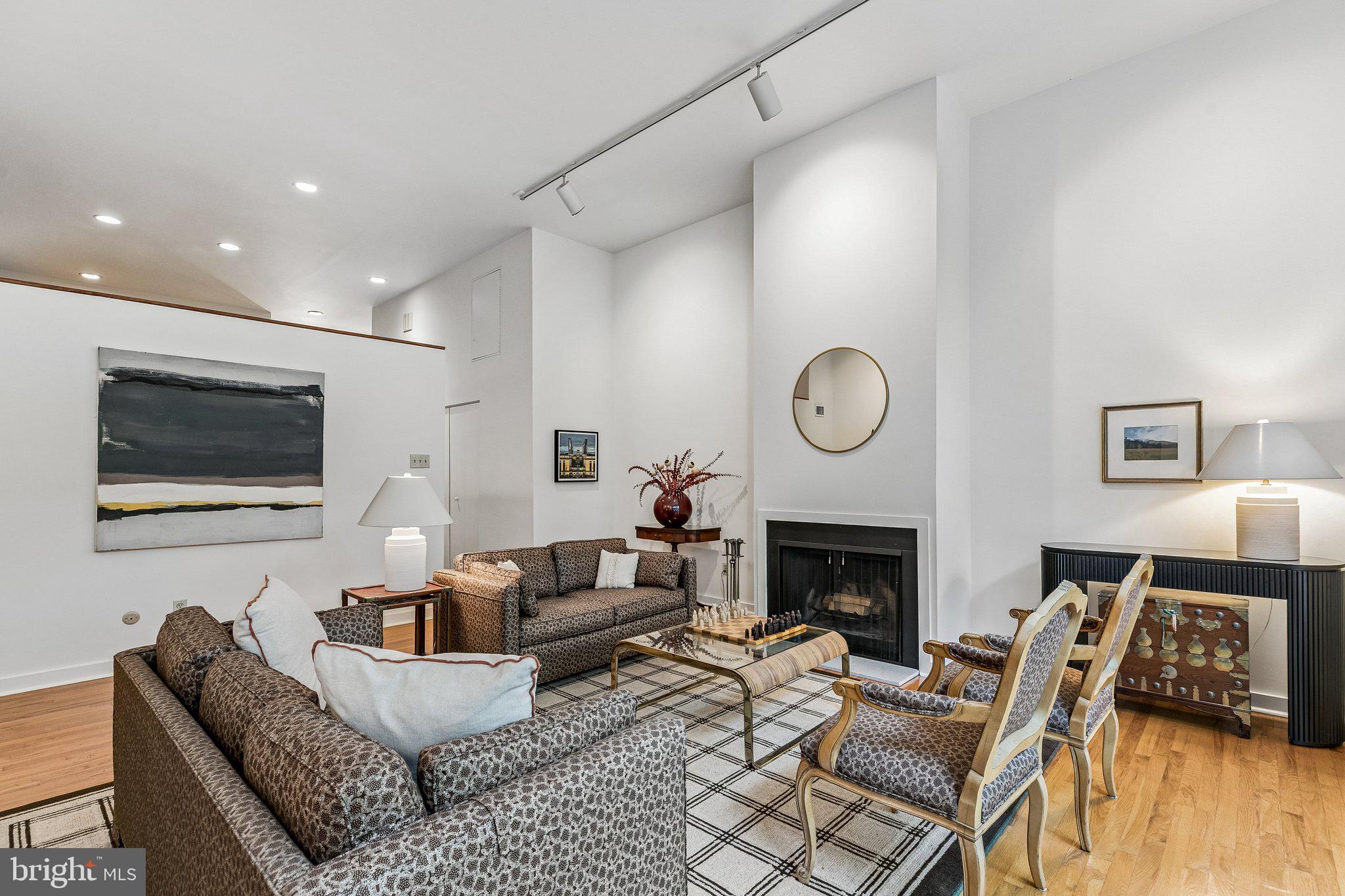2030 MOUNT VERNON STREET
