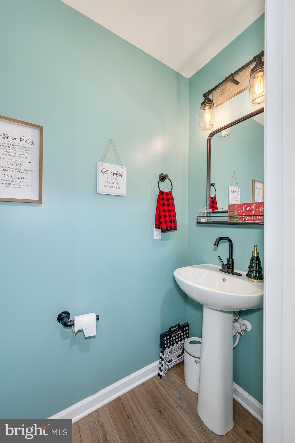 WHISPERING PINES - Residential