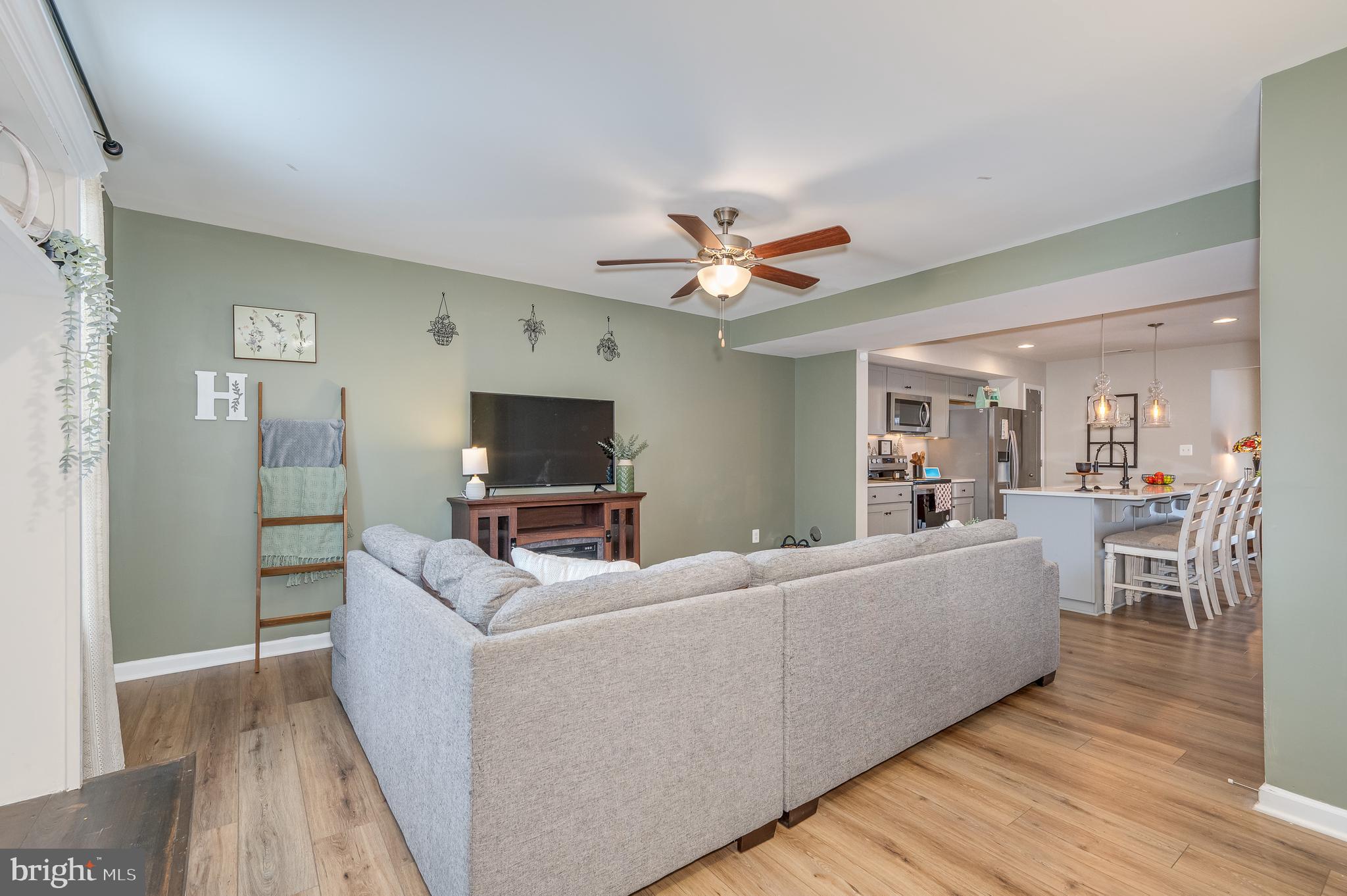 WHISPERING PINES - Residential