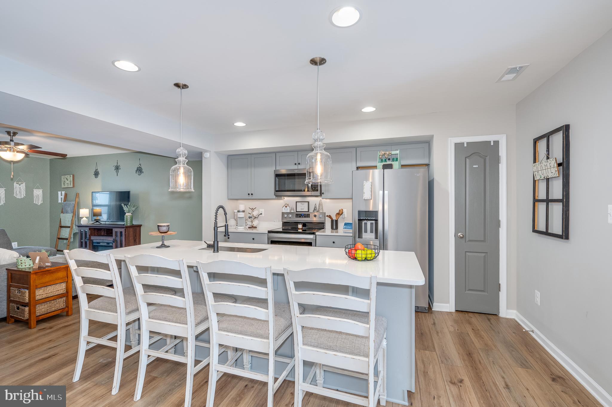 WHISPERING PINES - Residential