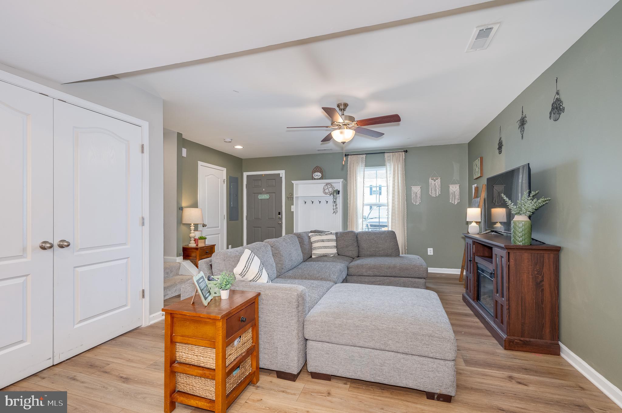 WHISPERING PINES - Residential