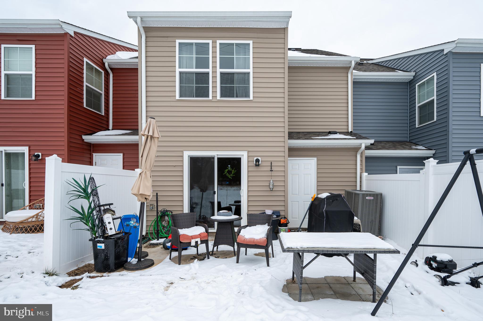 WHISPERING PINES - Residential