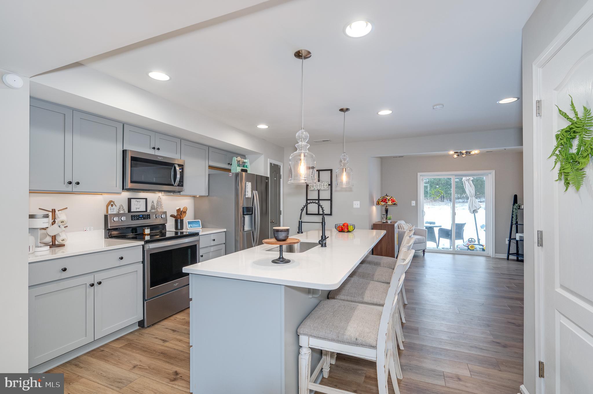 WHISPERING PINES - Residential