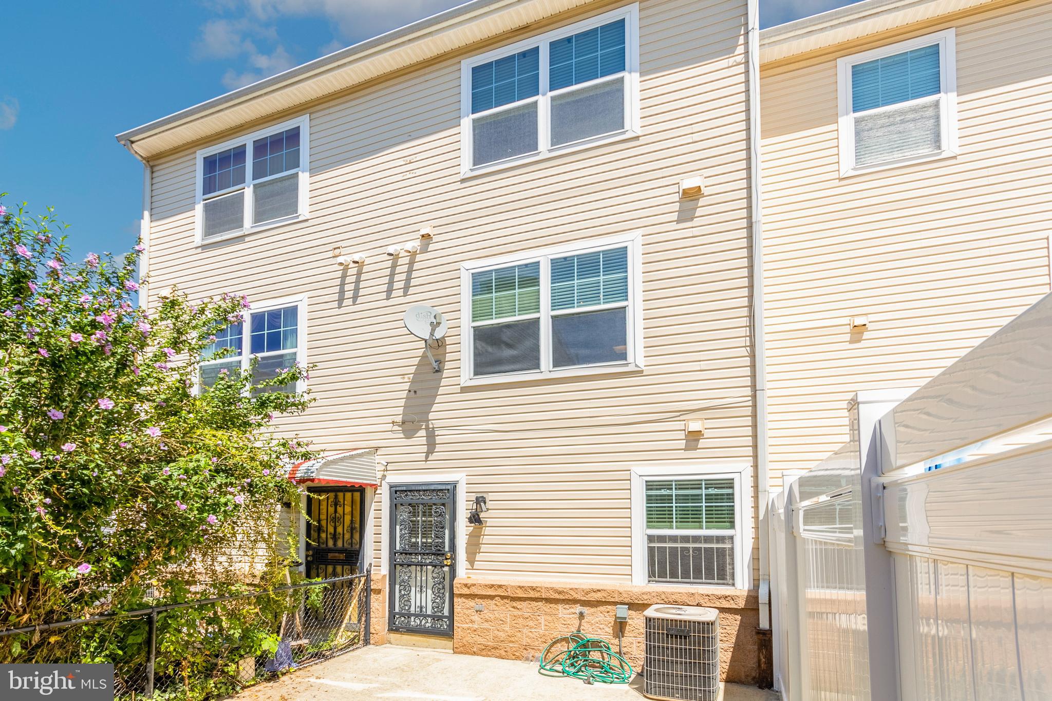 POINT BREEZE - Residential