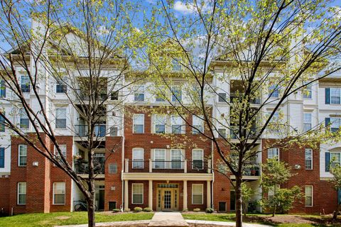 Photo of 11506 Sperrin Circle #405, FAIRFAX, VA 22030 (MLS # VAFX2305246)