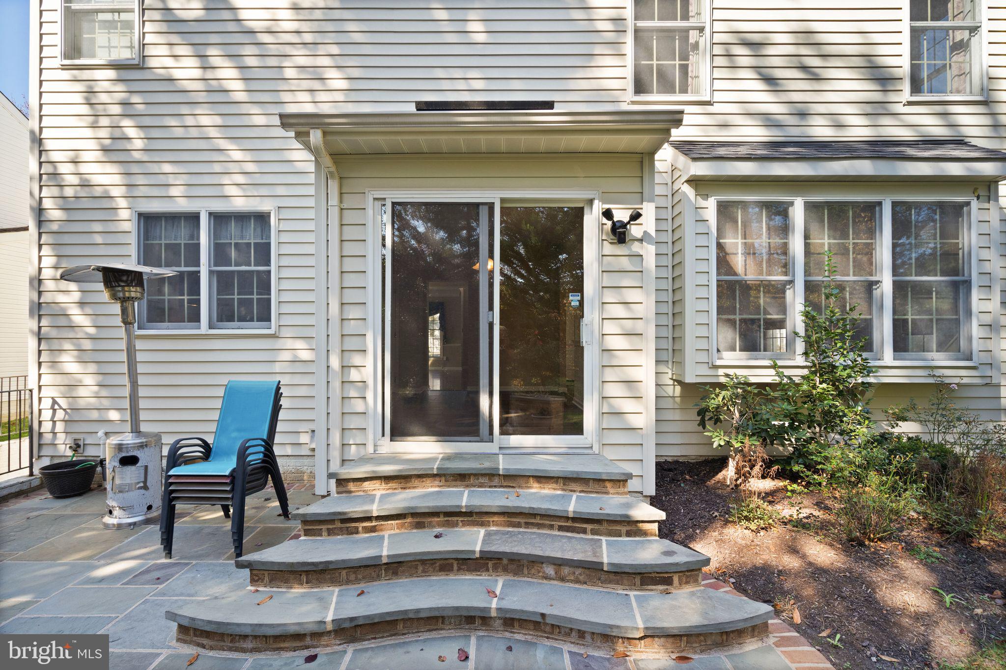 CRIPPENS CORNER - Residential Lease