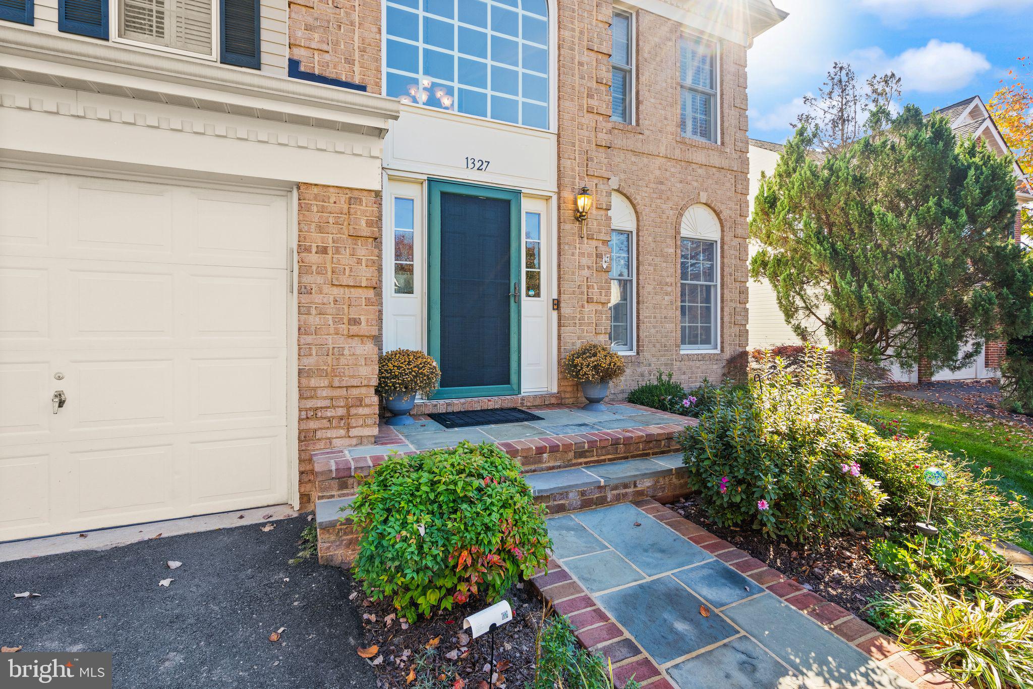 CRIPPENS CORNER - Residential Lease