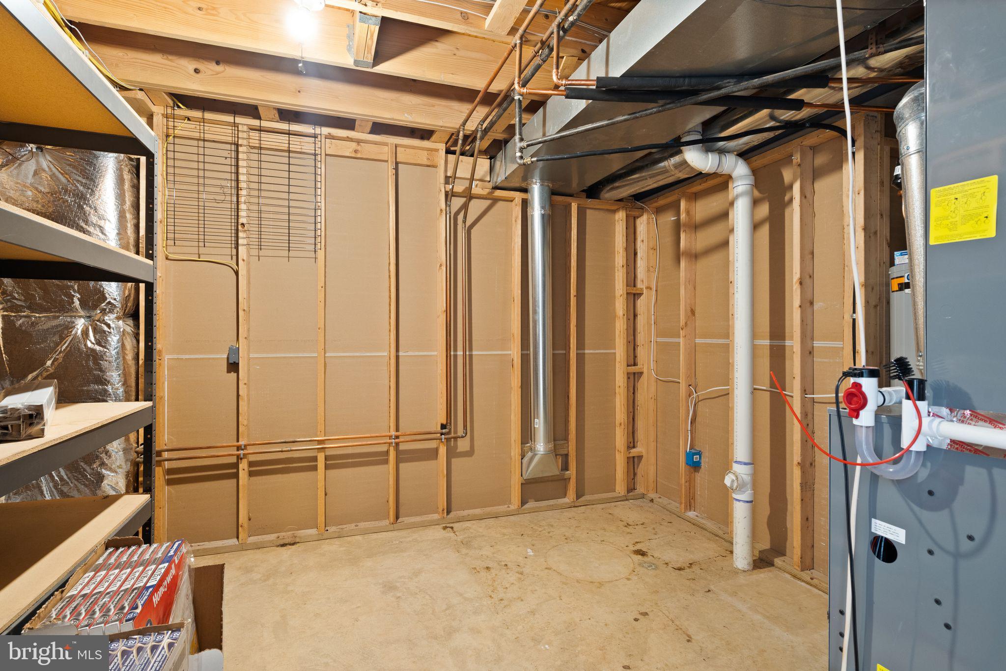 CRIPPENS CORNER - Residential Lease