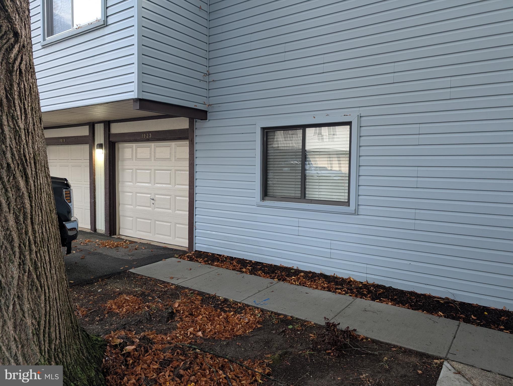 1923 EVERGLADE COURT