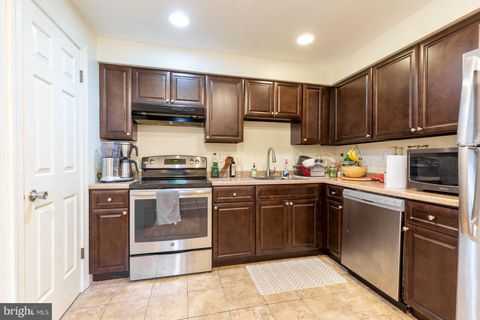 Condo For Rent - 1631 Green Street #B<br/> PHILADELPHIA, PA 19130