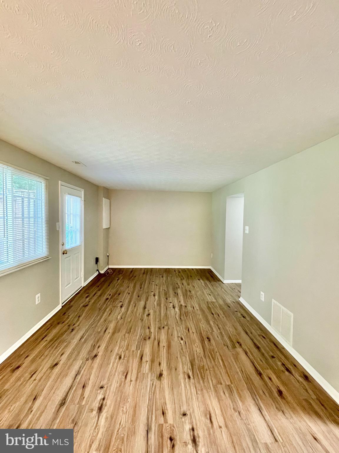 RESTON - Residential Lease