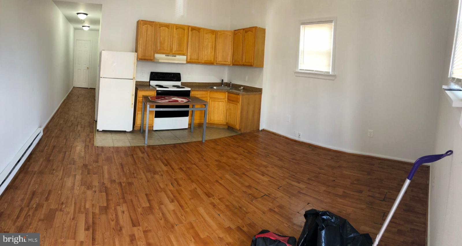 π‘ Charming 2-Bedroom Apartment with Bonus Basement Space β Only $1,100!
Welcome to 3434 H St β 1st Floor, a bright and spacious apartment featuring ποΈ 2 comfortable bedrooms and π 1 full bathroom. Enjoy a large living room with ceramic tiles πͺ΄, a kitchen equipped with appliances π³, and a cozy atmosphere perfect for making it your new home.
But thatβs not all β this rental also includes access to part of the basement ποΈπ¦, giving you extra space for storage, a home office, or even a personal gym.
π₯ Donβt miss out on this rare find at such an affordable price!