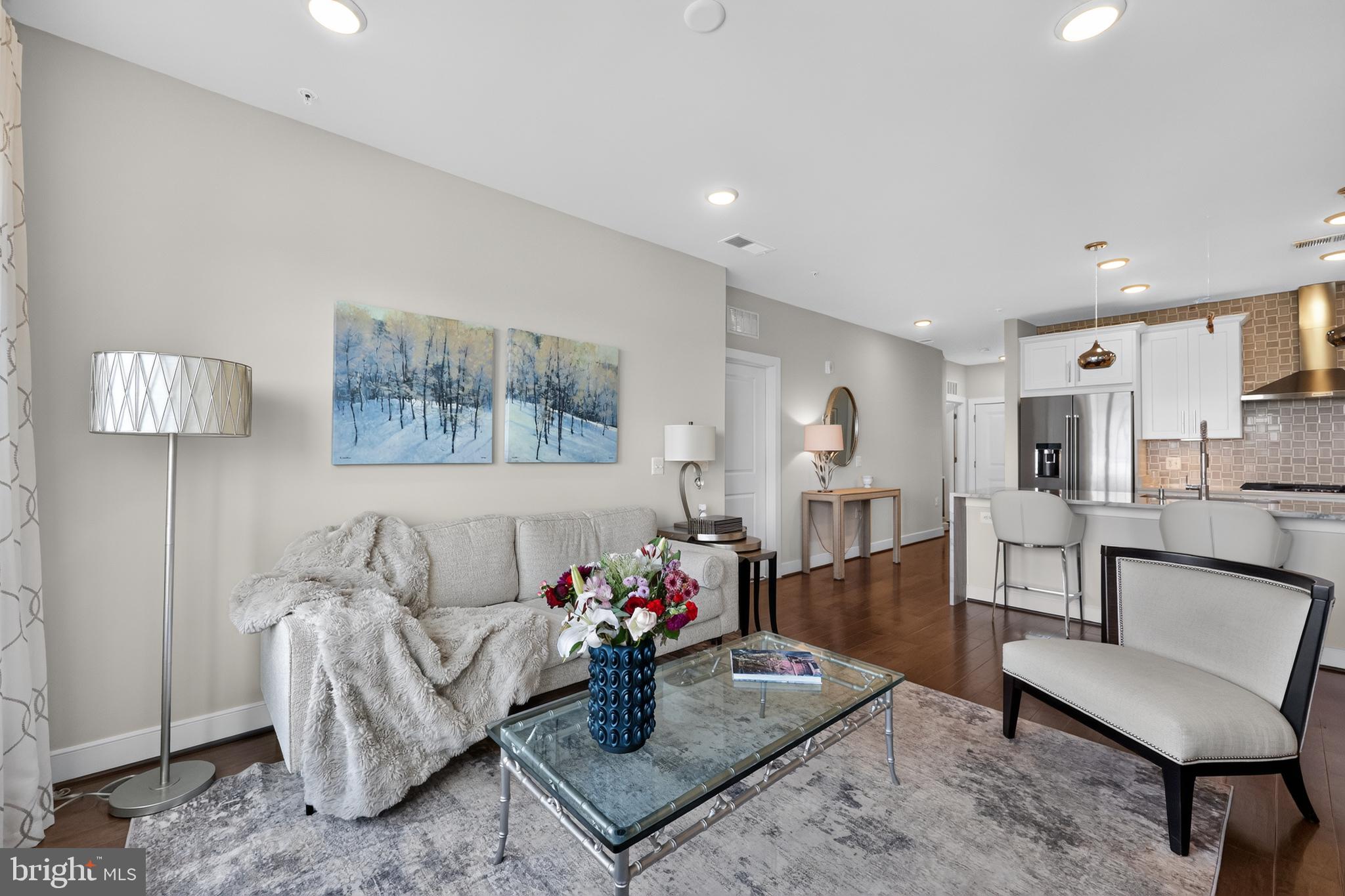 250 DECOVERLY DRIVE 427