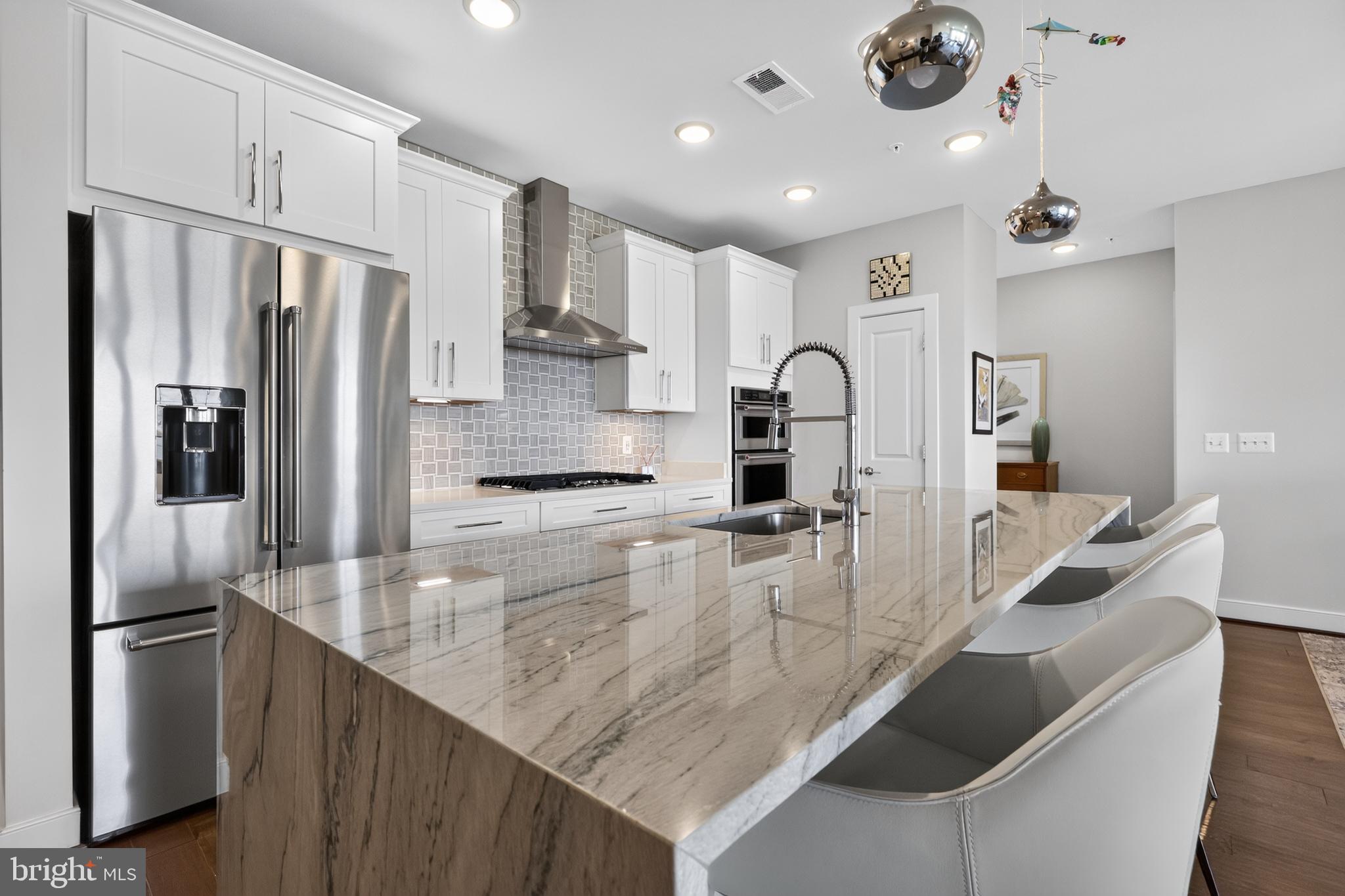 250 DECOVERLY DRIVE 427