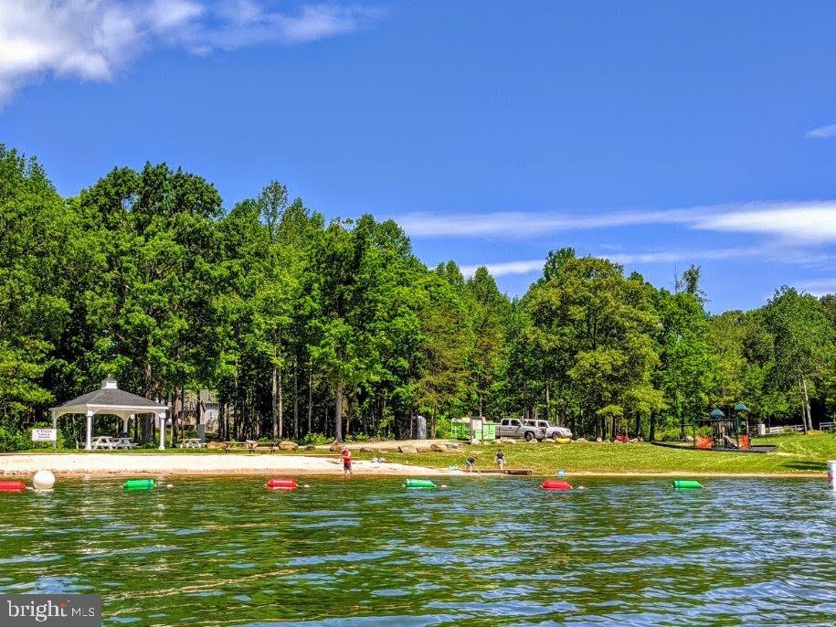 THE WATERS AT LAKE ANNA - Residential
