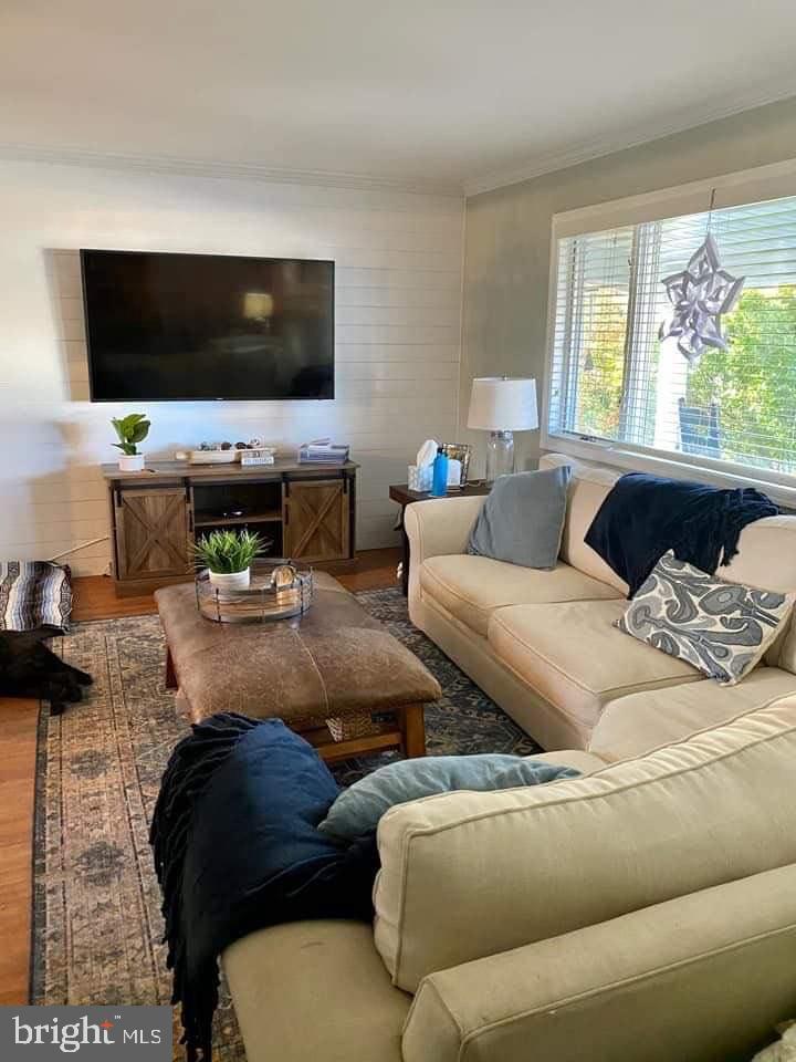 KINGS PARK WEST - Residential Lease