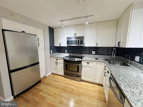 MLS: DCDC2285698