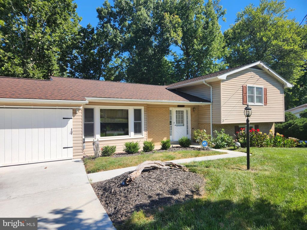 Photo of 10904 Brookwood Avenue, UPPER MARLBORO, MD 20772 (MLS # MDPG2182600)