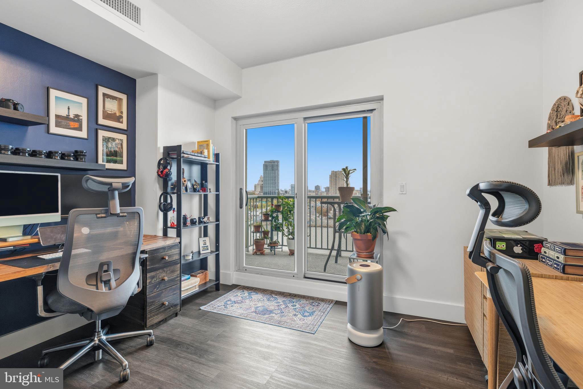 QUEEN VILLAGE - Residential